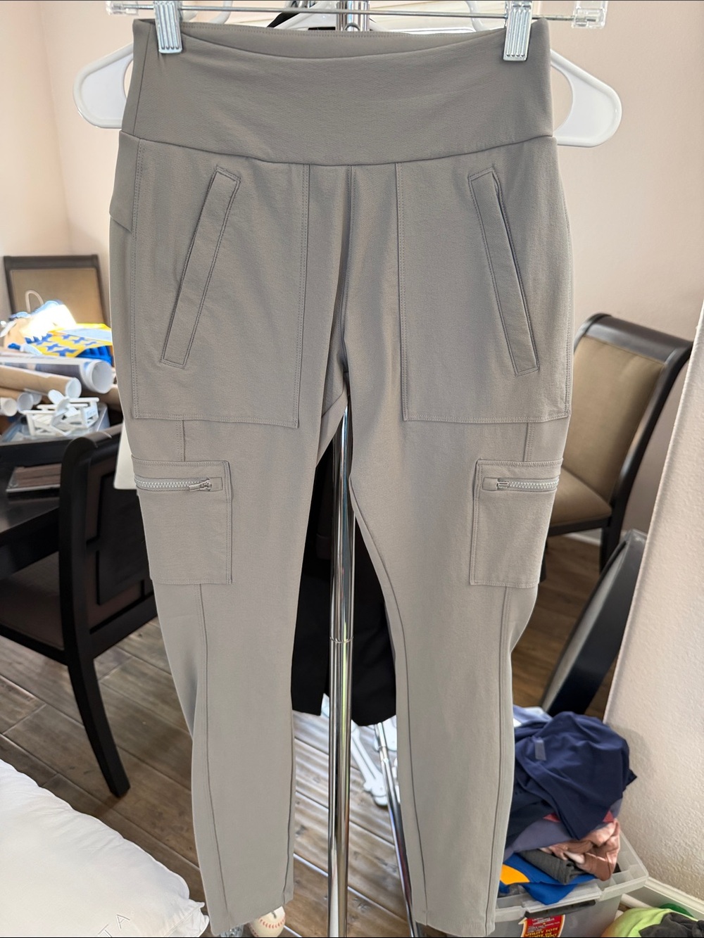 Athleta Women’s Cargo Hybrid Leggings- Light Gray Sz 0